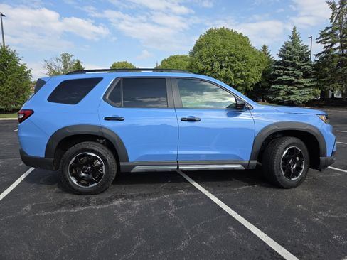 Certified 2025 Honda Pilot TrailSport image 24