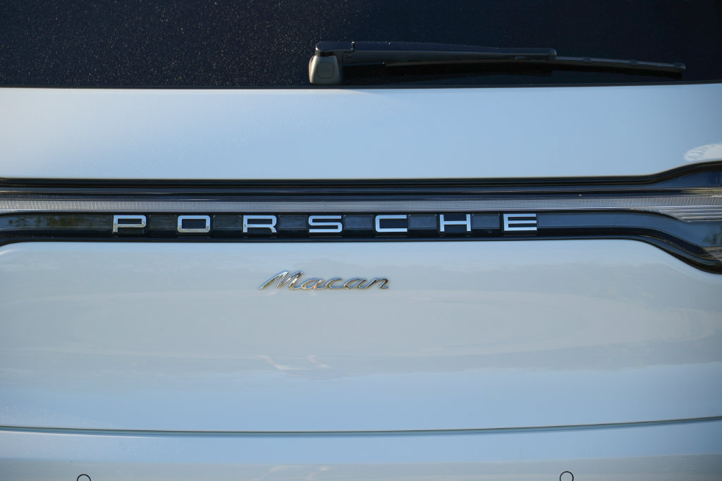 Certified 2026 Porsche Macan AWD/4WD image 18