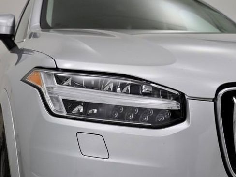 Used 2021 Volvo XC90 T6 Momentum image 9