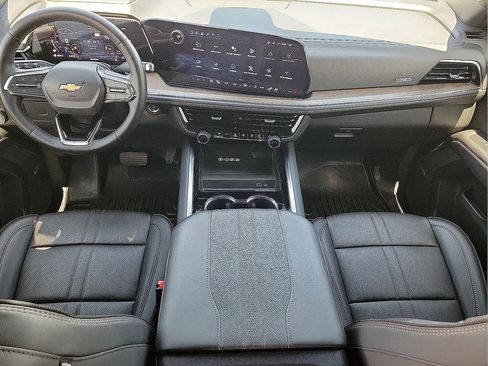 Used 2025 Chevrolet Tahoe High Country AWD/4WD image 11