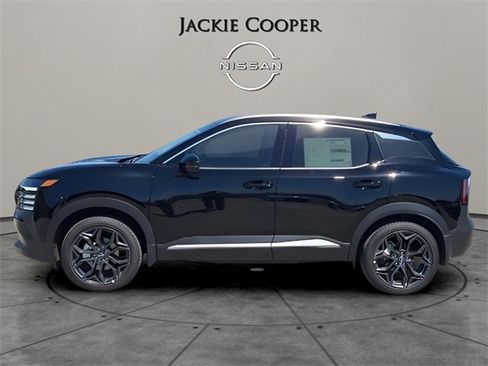 New 2025 Nissan Kicks SR image 2