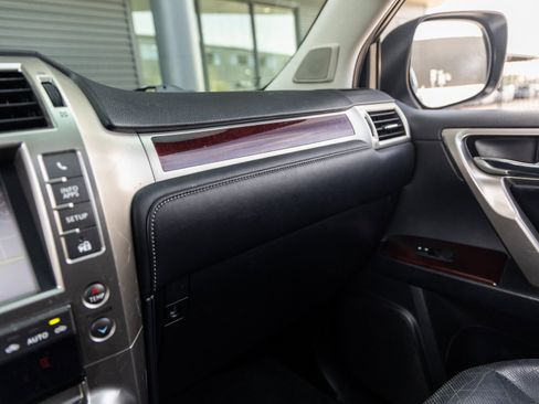 Used 2018 Lexus GX 460 image 26