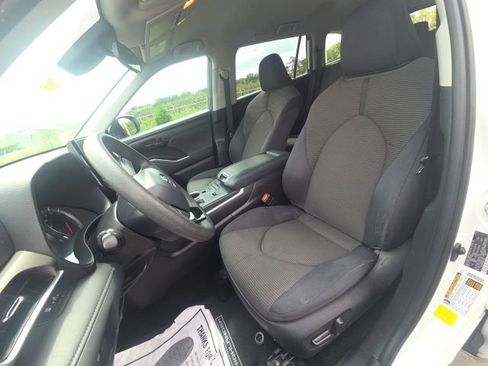 Used 2021 Toyota Highlander L FWD image 24