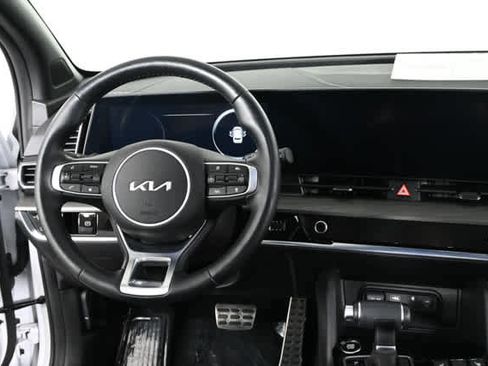 Used 2025 Kia Sportage X-Pro image 3
