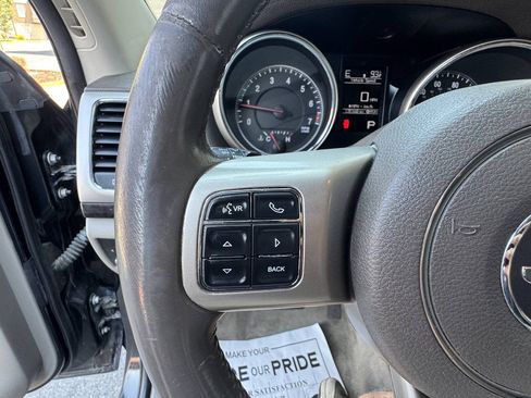 Used 2012 Jeep Grand Cherokee Laredo AWD/4WD image 18