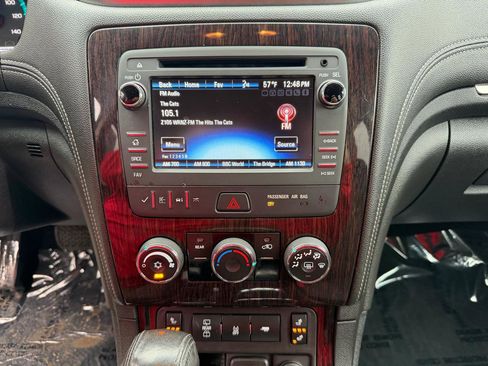 Used 2017 Chevrolet Traverse LT w/ Style and Technology Package image 31