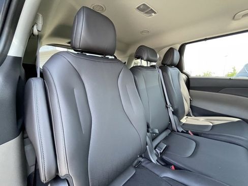 New 2026 Kia Carnival EX image 29