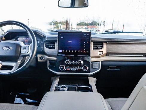 Used 2023 Ford Expedition Limited image 13