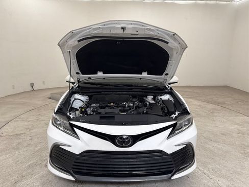 Used 2022 Toyota Camry LE FWD image 12