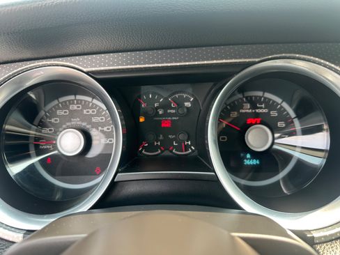 Used 2010 Ford Mustang Shelby GT500 RWD image 22