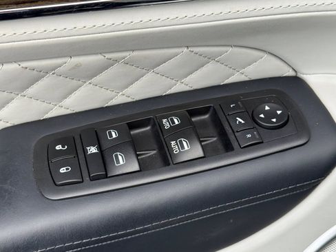 Used 2017 Jeep Grand Cherokee Summit image 13