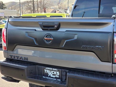 Used 2021 Nissan Titan PRO-4X w/ Pro-4x Convenience Package AWD/4WD image 13