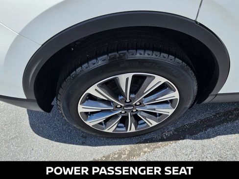 Used 2022 Lincoln Corsair Reserve w/ Elements Package FWD image 11