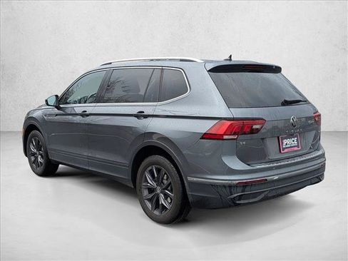 Used 2023 Volkswagen Tiguan SE w/ Panoramic Sunroof Package image 7