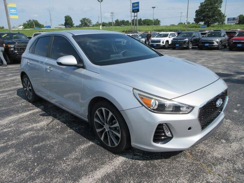Used 2018 Hyundai Elantra GT FWD image 7