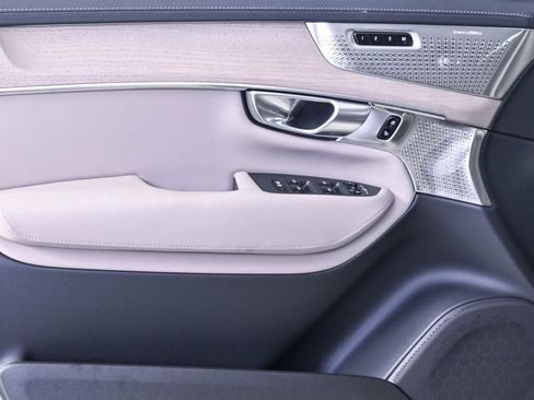Certified 2025 Volvo XC90 T8 Ultra AWD/4WD image 8