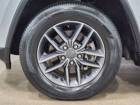 Used 2019 Jeep Grand Cherokee Limited image 28