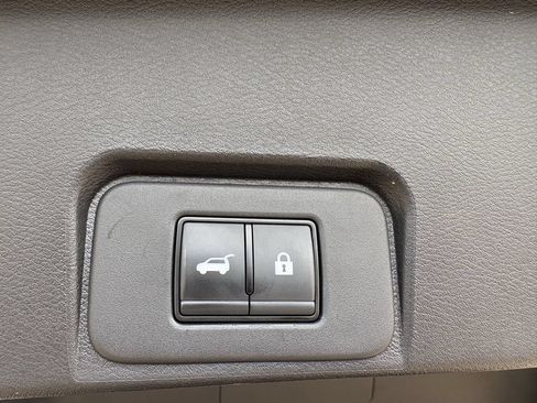 Used 2025 Nissan Rogue SV AWD/4WD image 28
