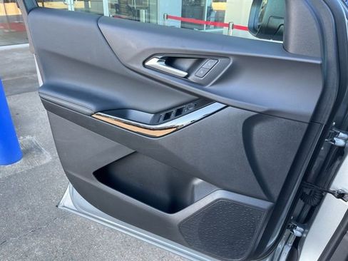 Used 2025 Chevrolet Equinox LT image 19