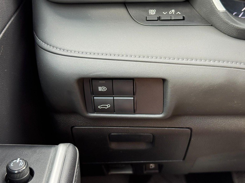 Used 2020 Toyota Highlander XLE AWD/4WD image 26