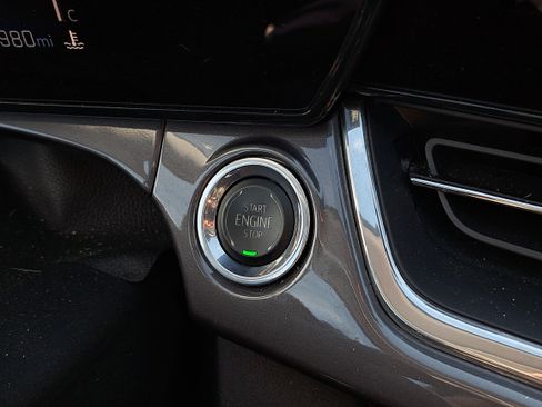 Used 2025 Chevrolet Trax ACTIV FWD image 18