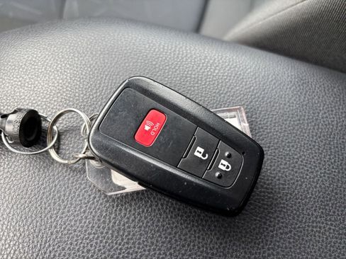 Used 2025 Toyota RAV4 XLE image 22