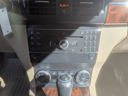 Used 2010 Mercedes-Benz GLK 350 4MATIC image 22