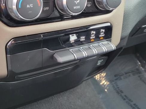 Used 2019 RAM 1500 Laramie image 36