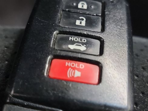 Used 2014 Toyota Camry SE w/ Leather Package image 32