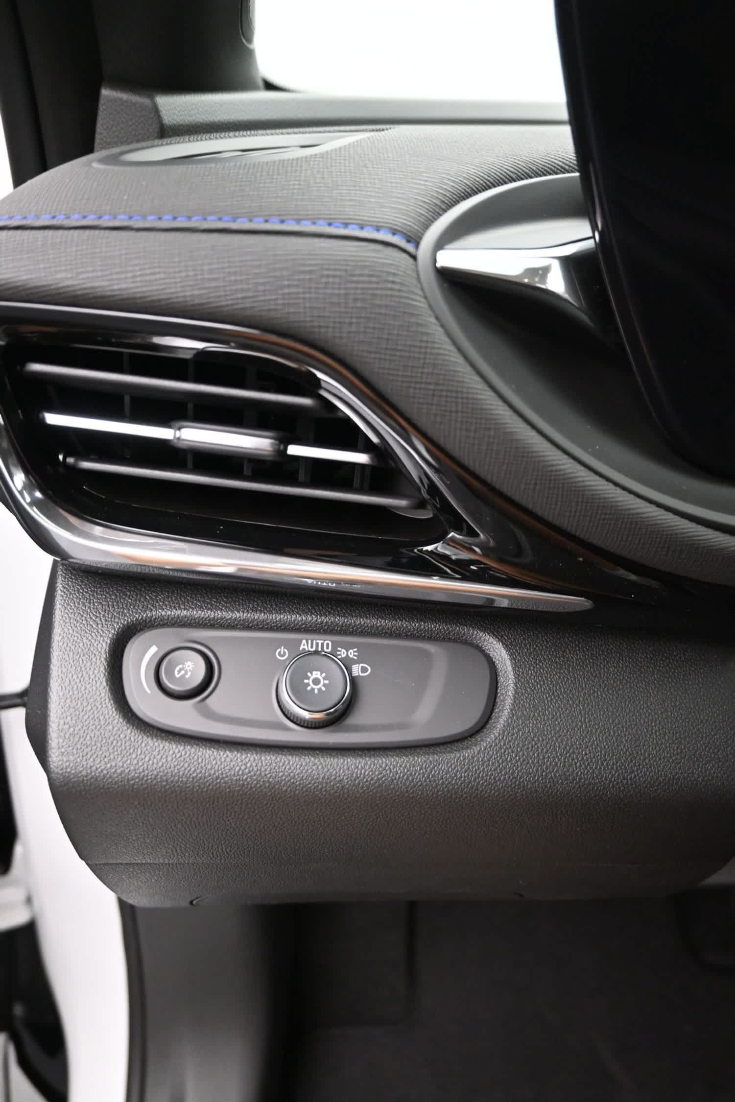 New 2026 Buick Envista Sport Touring w/ Convenience I Package FWD image 25