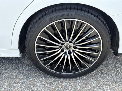 Used 2025 Mercedes-Benz E 350 4MATIC Sedan image 4