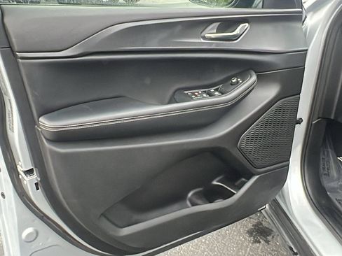 Used 2024 Jeep Grand Cherokee L Laredo image 15