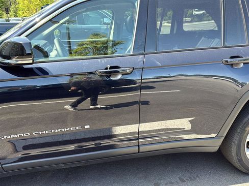 Used 2023 Jeep Grand Cherokee Limited image 4