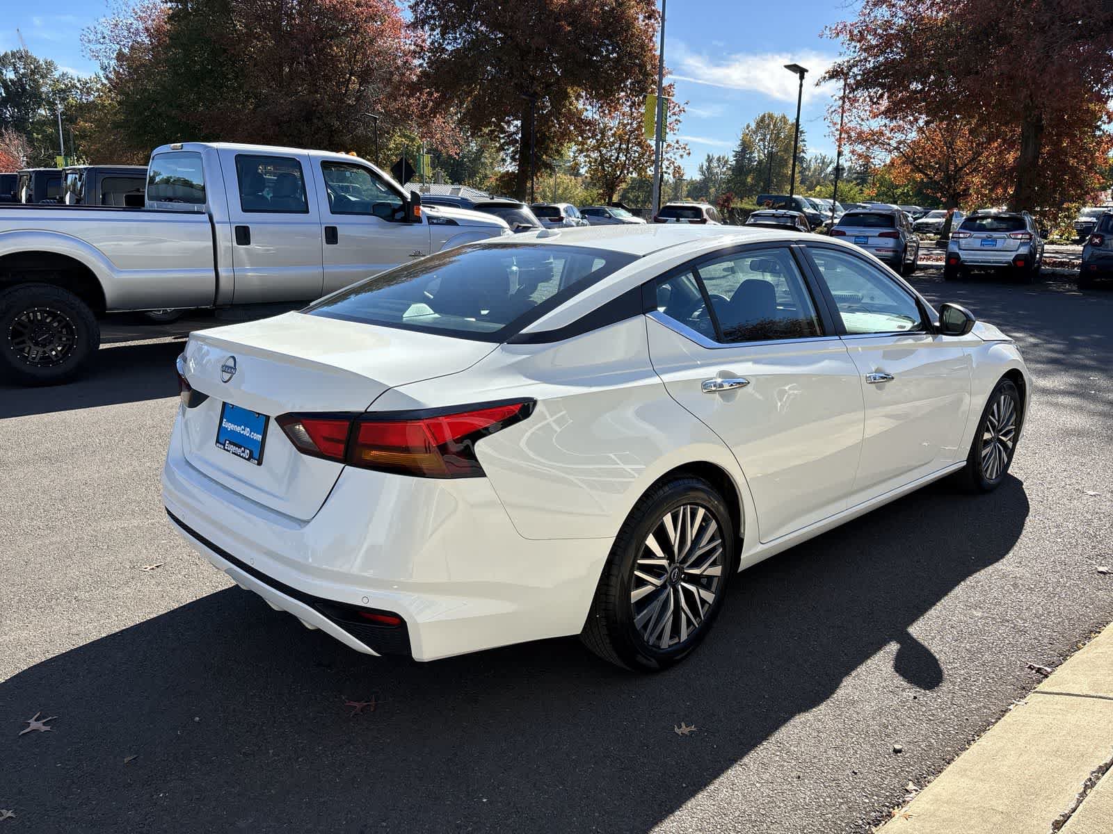 Used 2025 Nissan Altima 2.5 SV FWD image 4