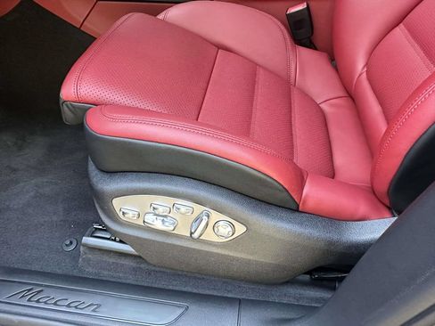 Certified 2026 Porsche Macan Turbo AWD/4WD image 6
