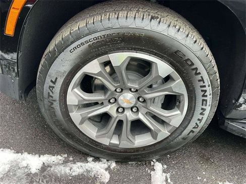 Used 2025 Chevrolet Suburban LT w/ Comfort Package image 5