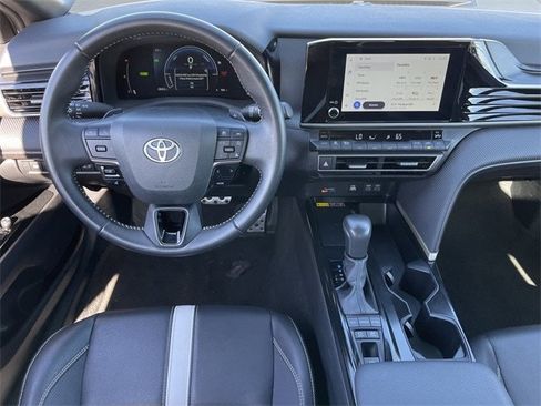 Used 2025 Toyota Camry SE image 12
