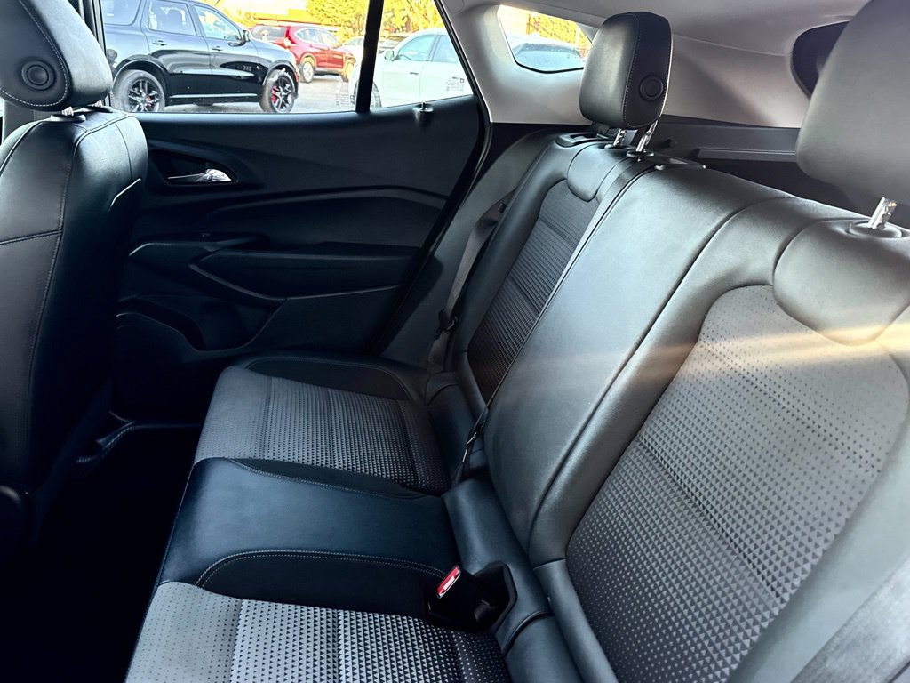 Used 2025 Chevrolet Trax LT FWD image 18