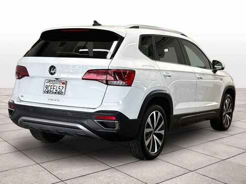 Used 2022 Volkswagen Taos SE FWD image 9