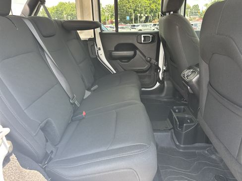 Used 2018 Jeep Wrangler Unlimited Sport AWD/4WD image 16