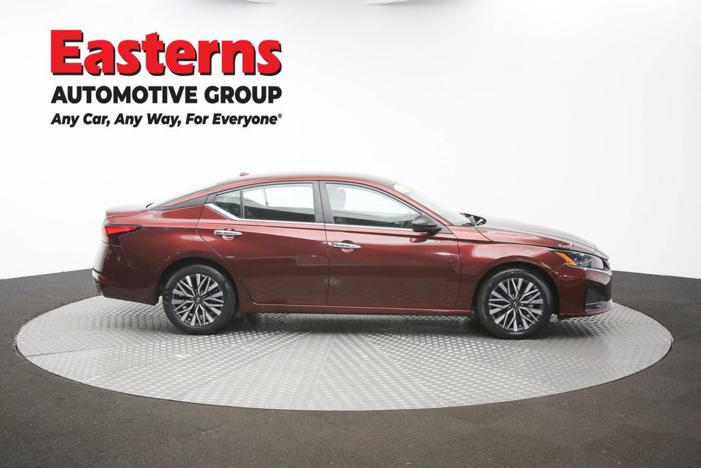 Used 2025 Nissan Altima 2.5 SV FWD image 43