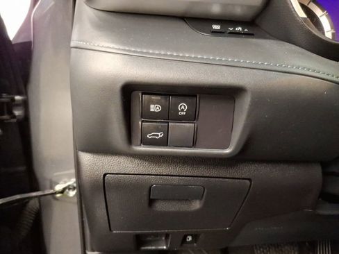 Used 2023 Toyota Highlander XLE AWD/4WD image 23