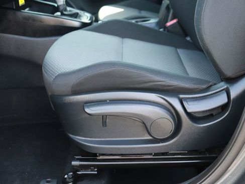 Used 2025 Kia Soul LX w/ LX Technology Package FWD image 10