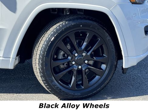 Used 2017 Jeep Grand Cherokee Altitude image 13