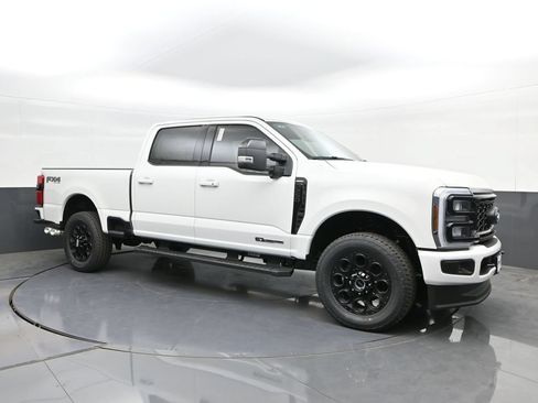 New 2026 Ford F250 Lariat w/ Black Appearance Package AWD/4WD image 17