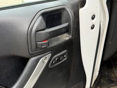 Used 2013 Jeep Wrangler Unlimited Sahara w/ Connectivity Group AWD/4WD image 11