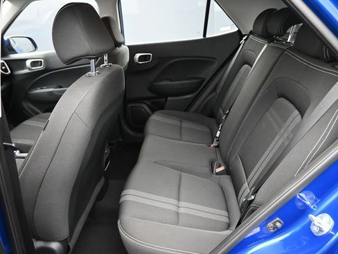 Used 2025 Hyundai Venue SEL FWD image 13