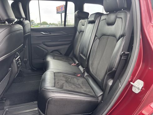 Used 2025 Jeep Grand Cherokee Altitude RWD image 24