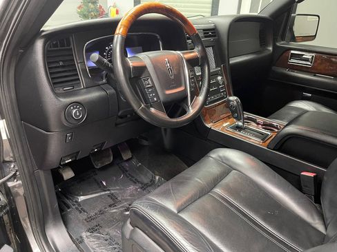 Used 2016 Lincoln Navigator Select RWD image 18