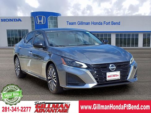 Used 2025 Nissan Altima 2.5 SV image 1